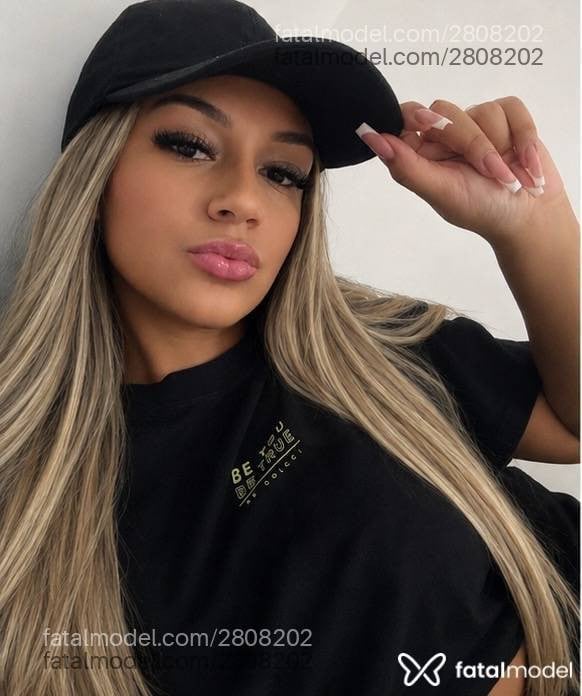 Acompanhante mulher morena (o) de olhos pretos - Maia