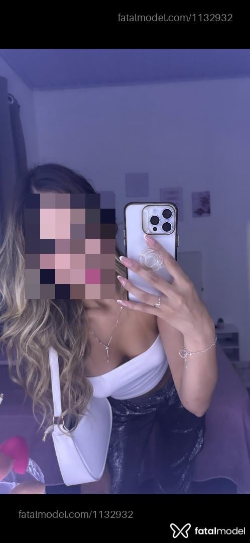 Acompanhante mulher loira (o) de olhos castanhos - Ana clara