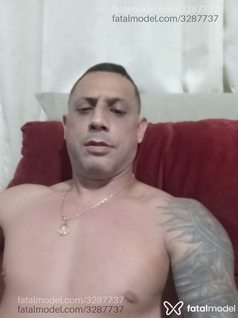 Acompanhante homem com cabelo castanho de olhos castanhos - Júnior