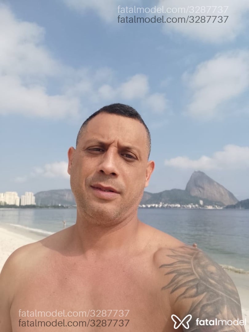 Acompanhante homem com cabelo castanho de olhos castanhos - Júnior
