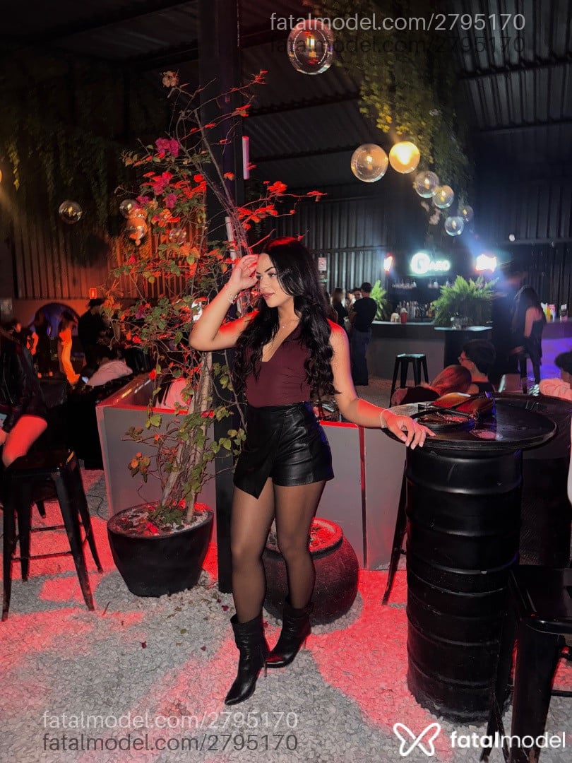 Acompanhante mulher trans morena (o) de olhos castanhos em São José dos Pinhais - Louise Oliveira