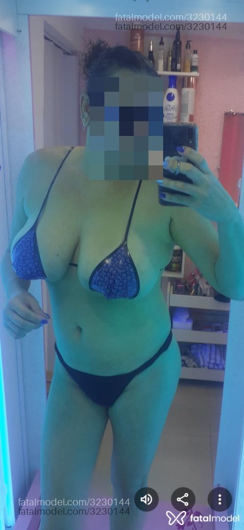 Acompanhante mulher com cabelo grisalho de olhos mel - Manôela Maiônese Acompanhante mulher com cabelo grisalho de olhos mel - Manôela Maiônese