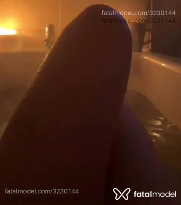 Acompanhante mulher com cabelo grisalho de olhos mel - Manôela Maiônese Acompanhante mulher com cabelo grisalho de olhos mel - Manôela Maiônese