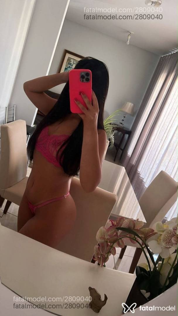 Acompanhante mulher com cabelo castanho de olhos verdes - Nicole Acompanhante mulher com cabelo castanho de olhos verdes - Nicole