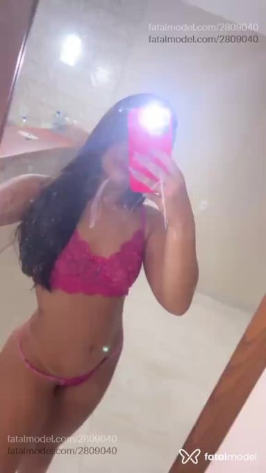 Acompanhante mulher com cabelo castanho de olhos verdes - Nicole Acompanhante mulher com cabelo castanho de olhos verdes - Nicole