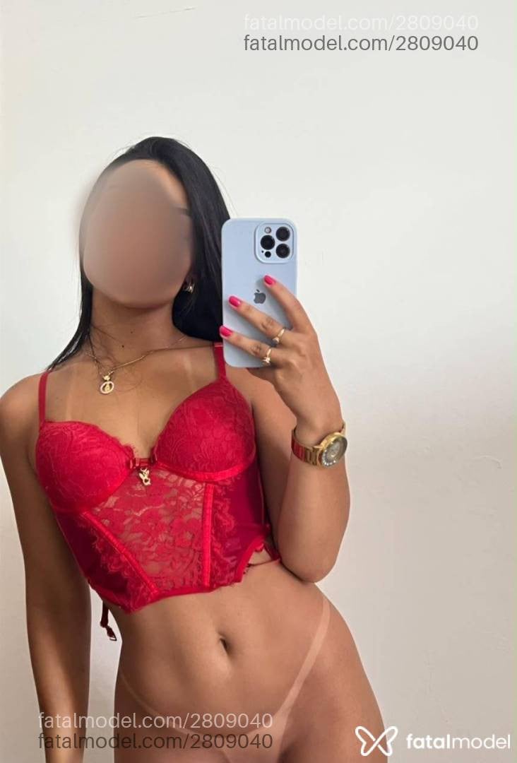 Acompanhante mulher com cabelo castanho de olhos verdes em Araraquara - Nicole