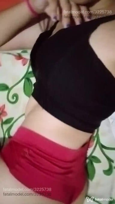 Acompanhante mulher morena (o) de olhos castanhos em Ji-Paraná - Camila