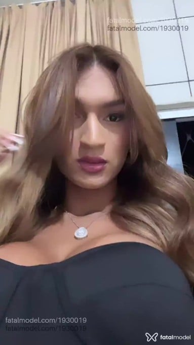 Acompanhante mulher trans com cabelo castanho de olhos pretos em Belo Horizonte - Daya Dafne