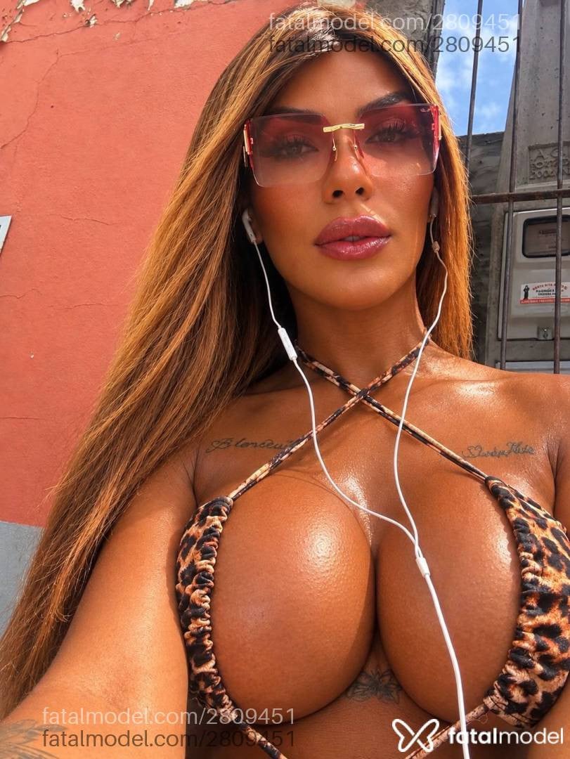 Acompanhante mulher trans morena (o) de olhos castanhos - Michellynoronha