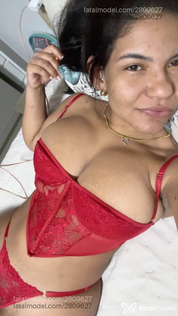 Acompanhante mulher morena (o) de olhos castanhos - Maya Muniz