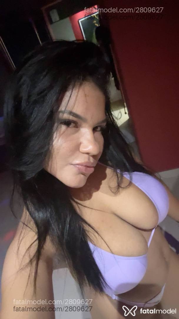 Acompanhante mulher morena (o) de olhos castanhos - Maya Muniz