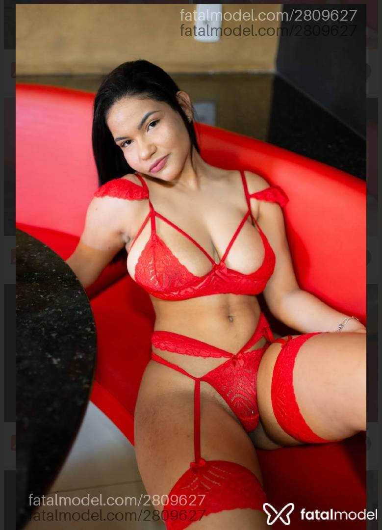Acompanhante mulher morena (o) de olhos castanhos - Maya Muniz