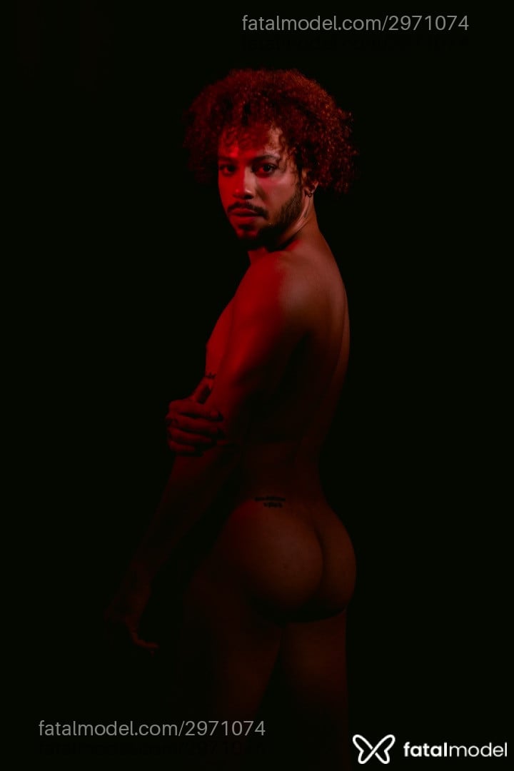 Acompanhante homem ruiva (o) de olhos castanhos - Thon Lopes Acompanhante homem ruiva (o) de olhos castanhos - Thon Lopes
