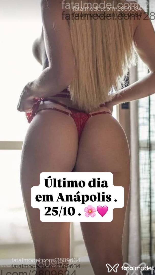 Acompanhante mulher loira (o) de olhos castanhos - Giulia