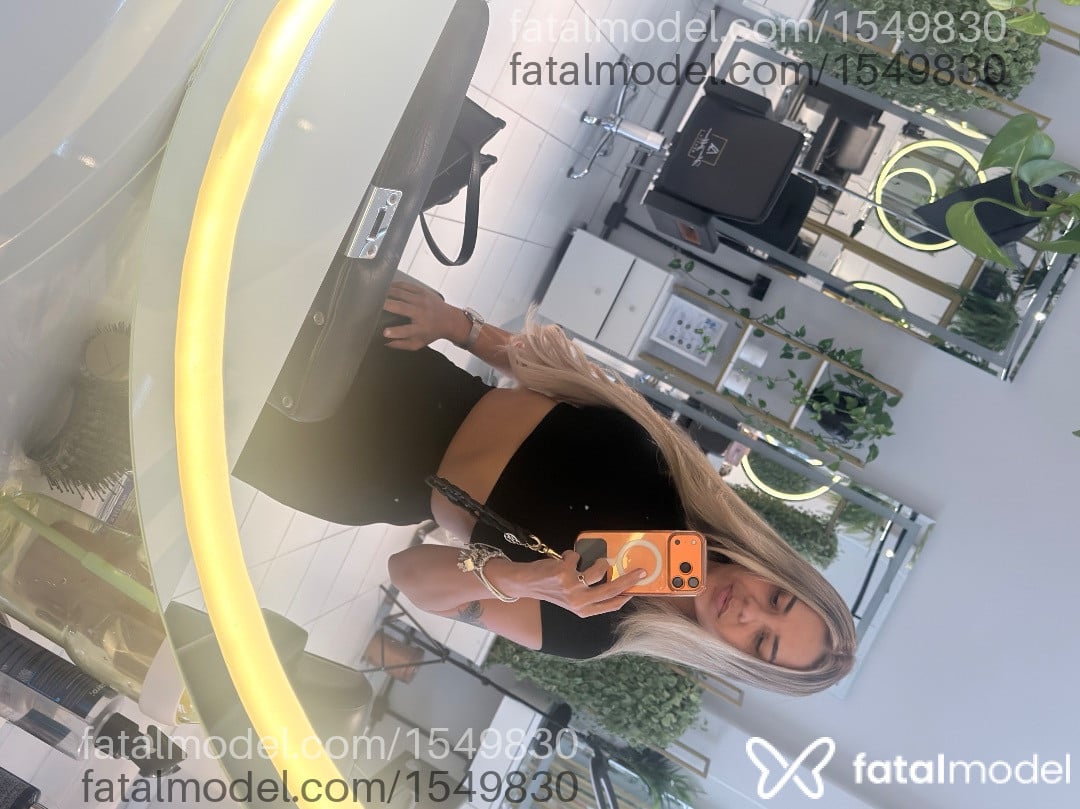Acompanhante mulher loira (o) de olhos castanhos em Matinhos - Jade Miller