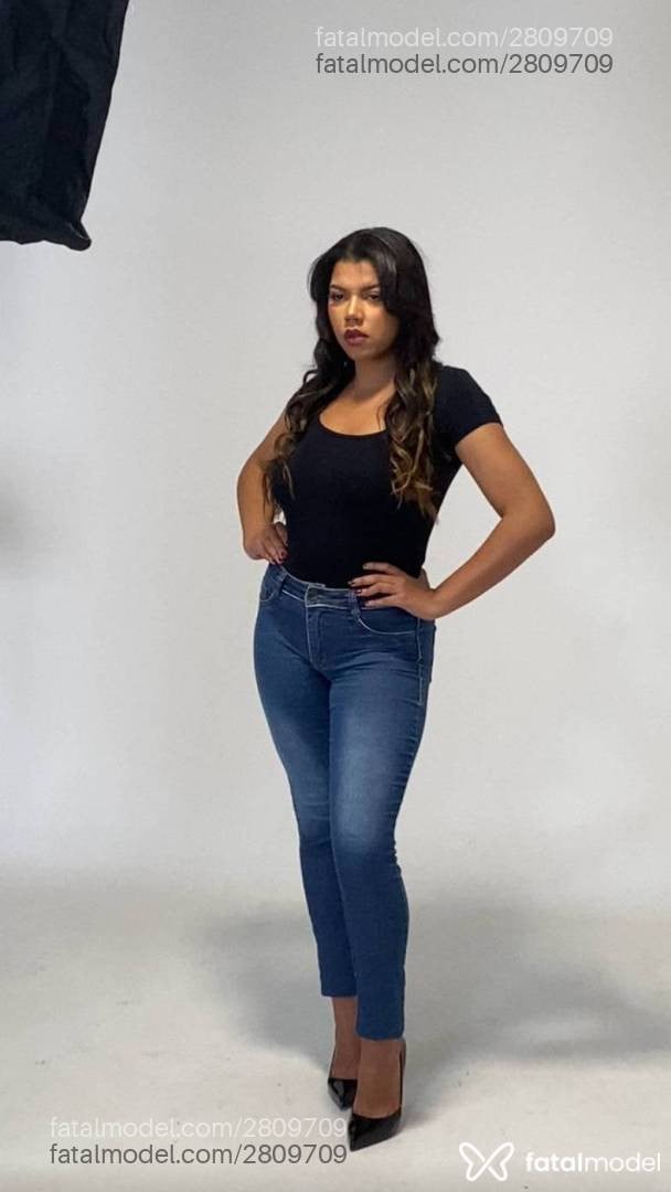 Acompanhante mulher morena (o) de olhos castanhos - Larissa Lopes