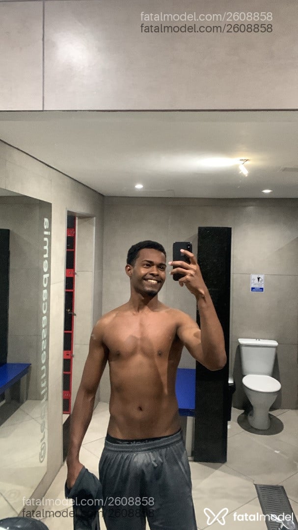 Acompanhante homem morena (o) de olhos pretos em São Paulo Acompanhante homem morena (o) de olhos pretos em São Paulo - Morenozn