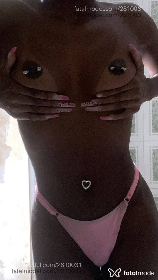 Acompanhante mulher morena (o) de olhos pretos em Macaé - Tiffany Santos