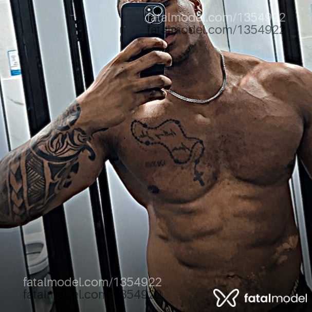 Acompanhante homem morena (o) de olhos pretos - BlackModel Acompanhante homem morena (o) de olhos pretos - BlackModel