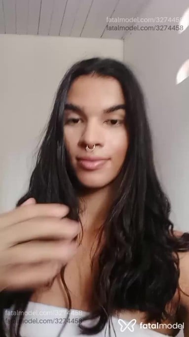 Acompanhante mulher trans com cabelo castanho de olhos castanhos em Virtual - Beatriz