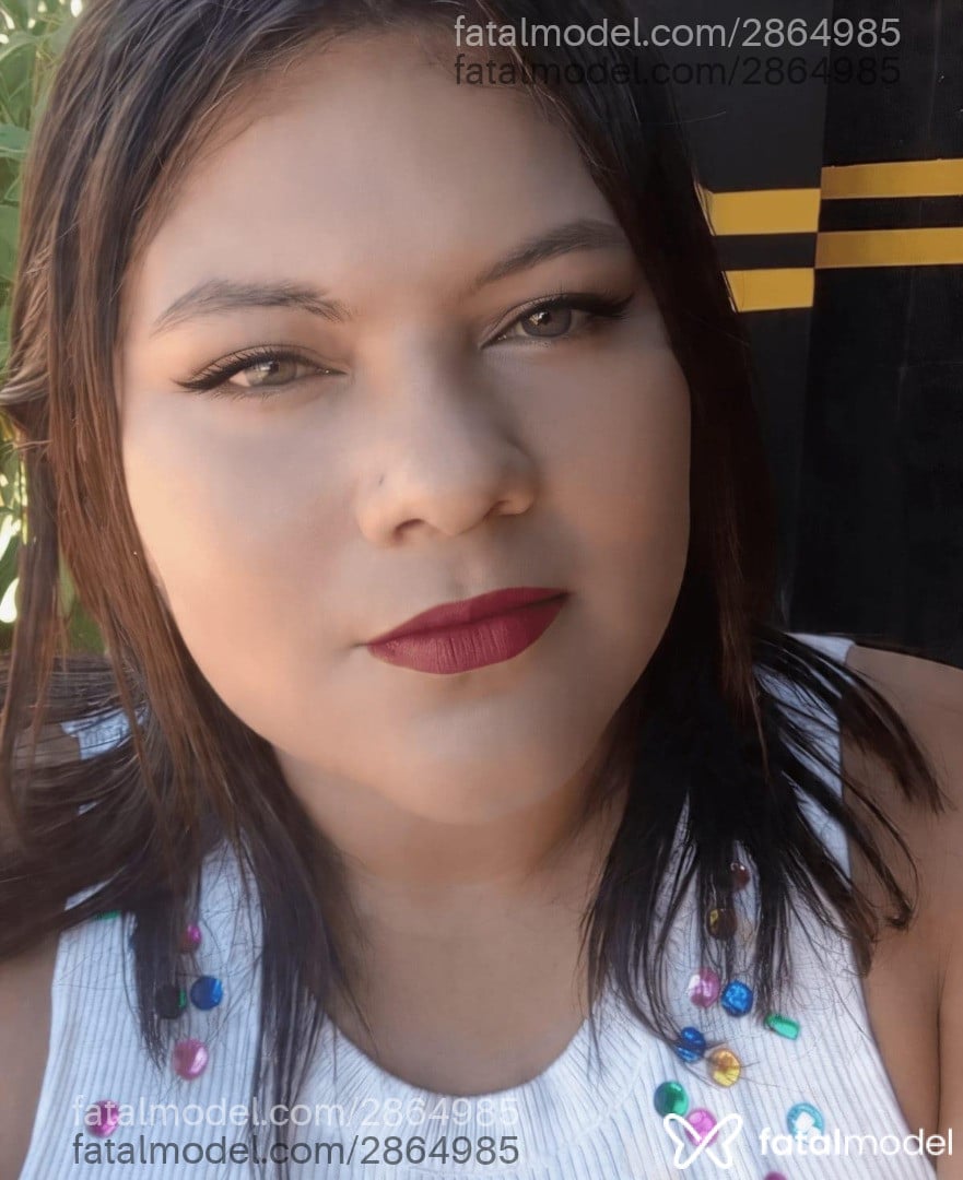 Acompanhante mulher com cabelo castanho de olhos verdes em Campo Novo do Parecis - Aninha