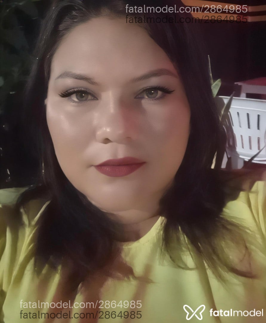 Acompanhante mulher com cabelo castanho de olhos verdes em Campo Novo do Parecis - Aninha