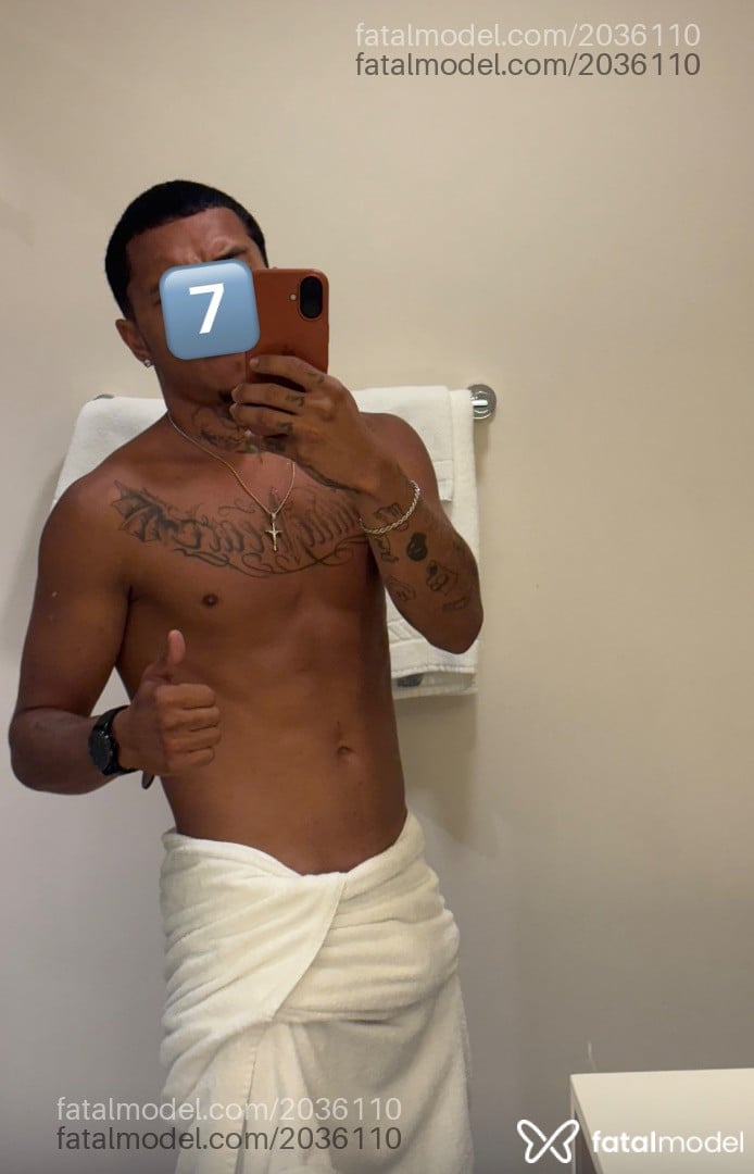 Acompanhante homem morena (o) de olhos castanhos em Macaé - Gomes