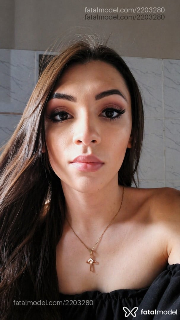 Acompanhante mulher trans com cabelo castanho de olhos mel em São Luís - Lua Turquesa