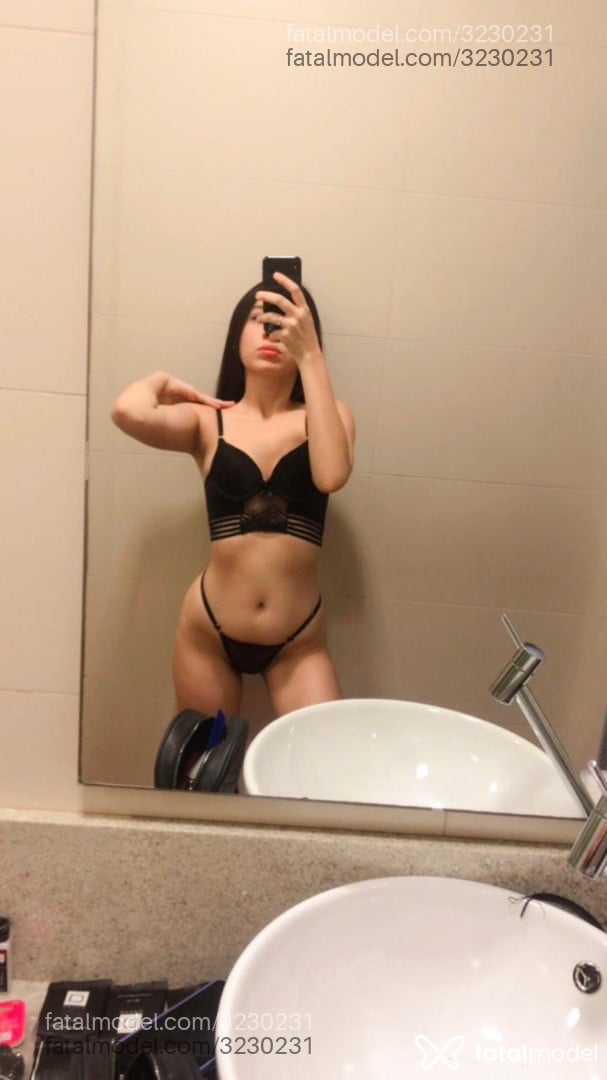 Acompanhante mulher com cabelo castanho de olhos castanhos em Tubarão - Bonnie
