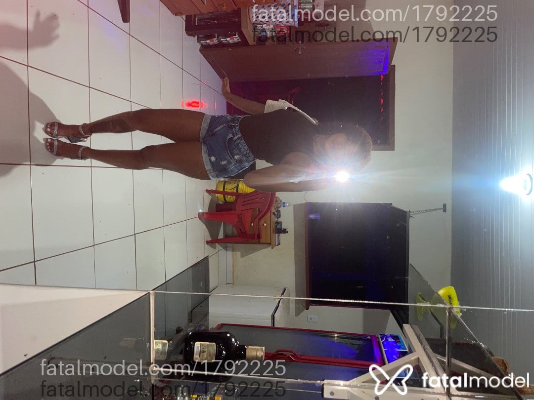 Acompanhante mulher com cabelo castanho de olhos castanhos em São Paulo - Pretinha