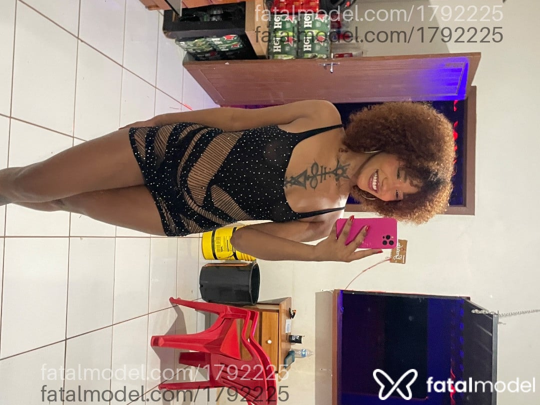 Acompanhante mulher com cabelo castanho de olhos castanhos em São Paulo - Pretinha