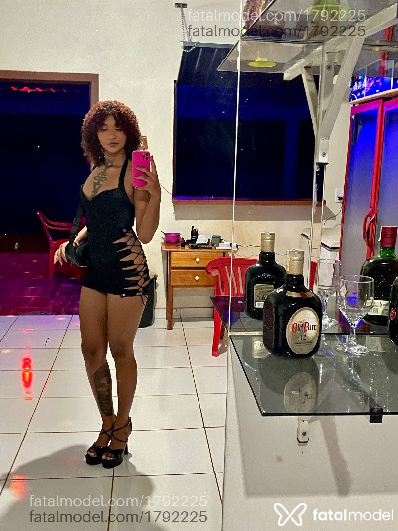 Acompanhante mulher com cabelo castanho de olhos castanhos em São Paulo - Pretinha