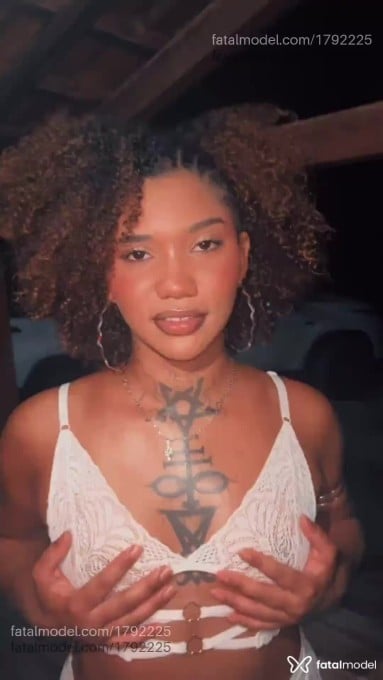 Acompanhante mulher com cabelo castanho de olhos castanhos em São Paulo - Pretinha
