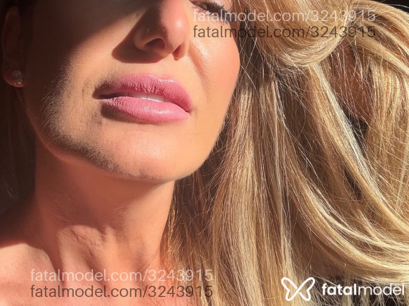 Acompanhante mulher loira (o) de olhos mel em São Paulo - Bella