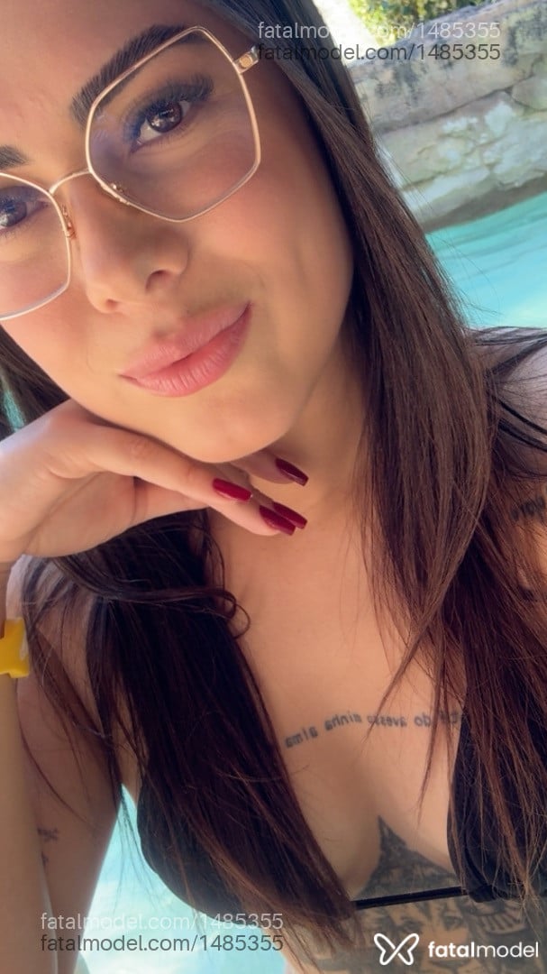 Acompanhante mulher morena (o) de olhos castanhos - Milena Alcântara Acompanhante mulher morena (o) de olhos castanhos - Milena Alcântara