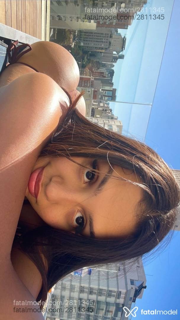 Acompanhante mulher com cabelo castanho de olhos pretos - Ana Suesz