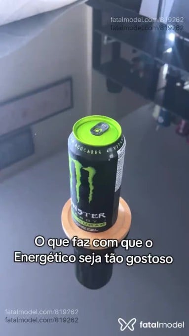 Acompanhante mulher com cabelo colorido de olhos mel em Curitiba - Eeveeboony