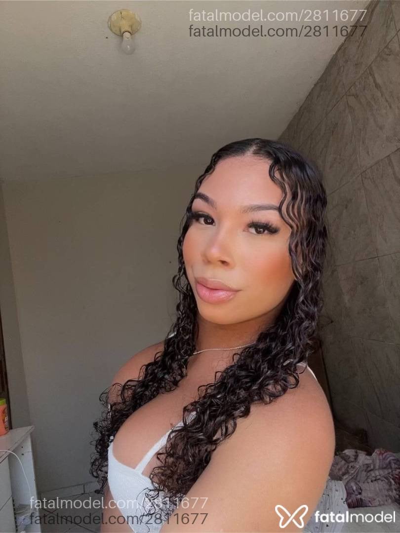 Acompanhante mulher trans morena (o) de olhos castanhos - Gabriela