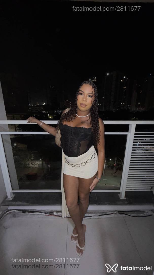 Acompanhante mulher trans morena (o) de olhos castanhos - Gabriela