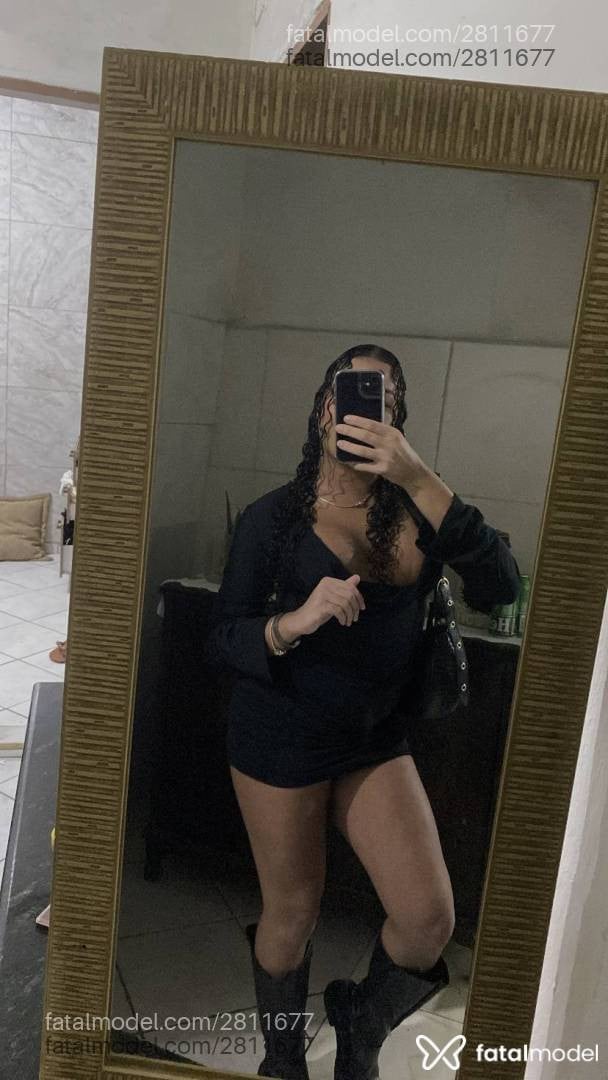 Acompanhante mulher trans morena (o) de olhos castanhos - Gabriela