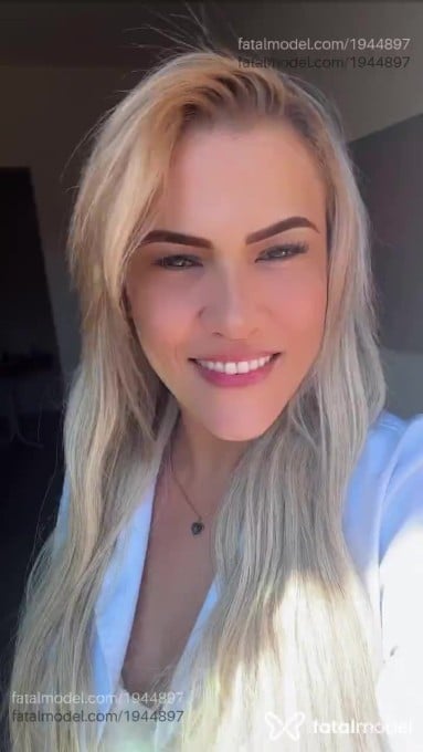 Acompanhante mulher loira (o) de olhos mel em Araxá - Izza Prado