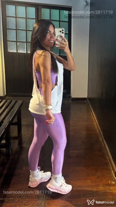 Acompanhante mulher com cabelo castanho de olhos mel - Isadora Amorim Acompanhante mulher com cabelo castanho de olhos mel - Isadora Amorim