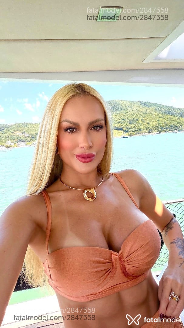 Acompanhante mulher loira (o) de olhos mel - Yasmin