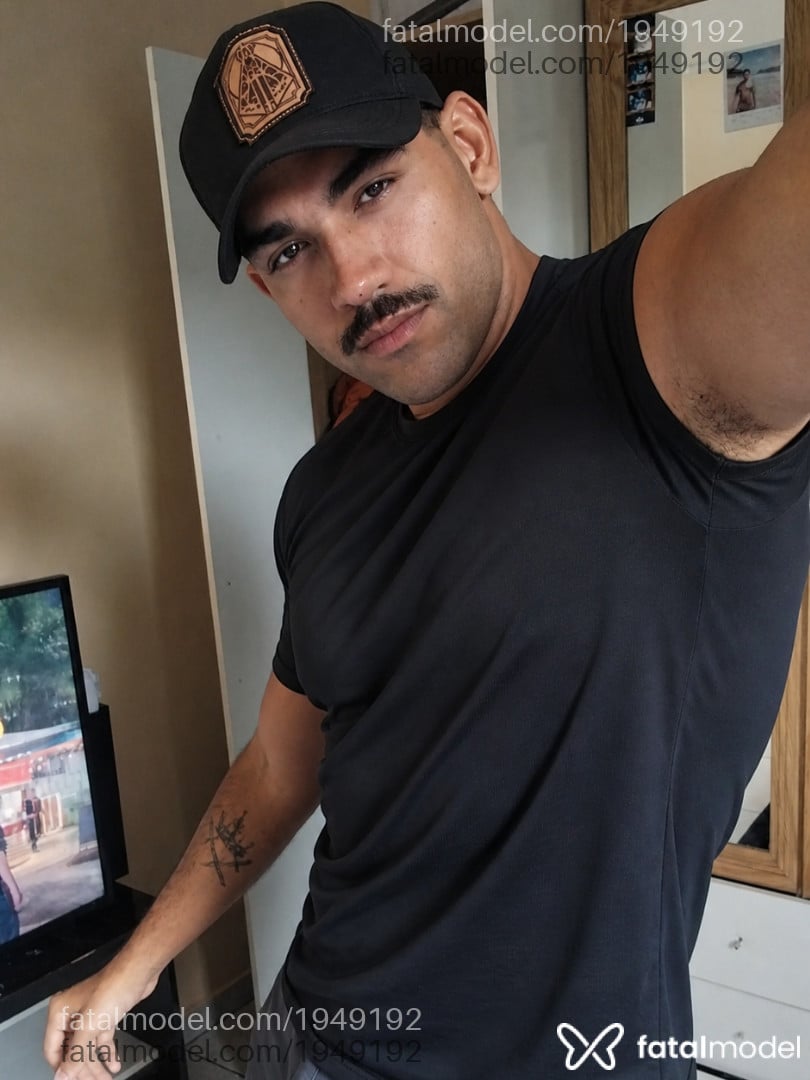 Acompanhante homem morena (o) de olhos pretos - Venz