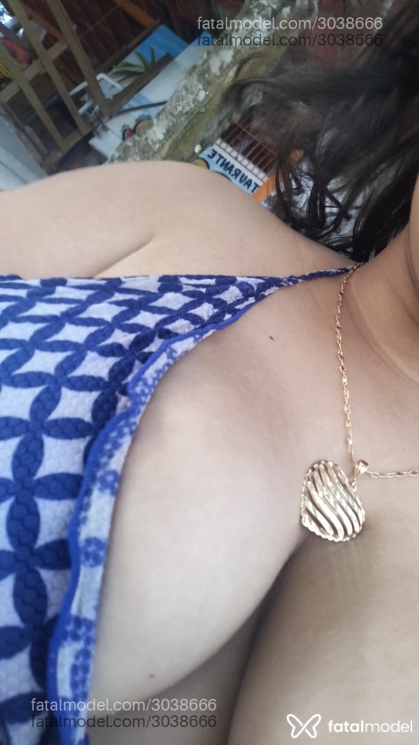 Acompanhante mulher com cabelo castanho de olhos castanhos em Marabá - íris Gomes