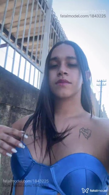 Acompanhante mulher trans com cabelo castanho de olhos castanhos em São Paulo - Sophia Oliveira