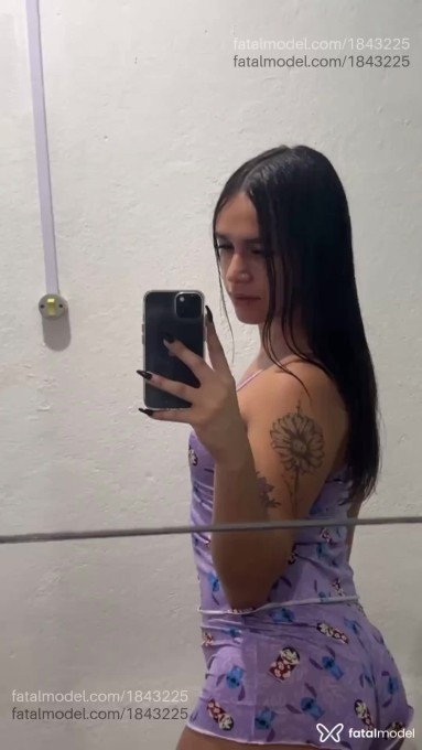 Acompanhante mulher trans com cabelo castanho de olhos castanhos em São Paulo - Sophia Oliveira
