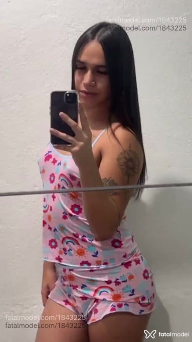 Acompanhante mulher trans com cabelo castanho de olhos castanhos em São Paulo - Sophia Oliveira