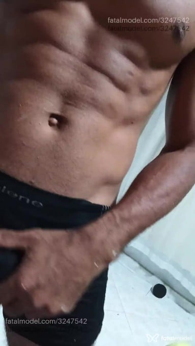 Acompanhante homem morena (o) de olhos pretos em Virtual - Felipe