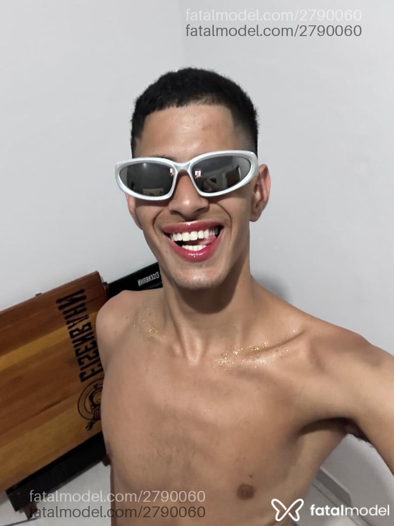 Acompanhante homem morena (o) de olhos castanhos em Caraguatatuba Acompanhante homem morena (o) de olhos castanhos em Caraguatatuba - Miguel